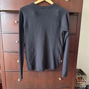Lululemon Athletica Black Crew Neck Sweater with thumb holes